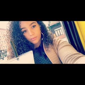 Meet your Posher, Alexis